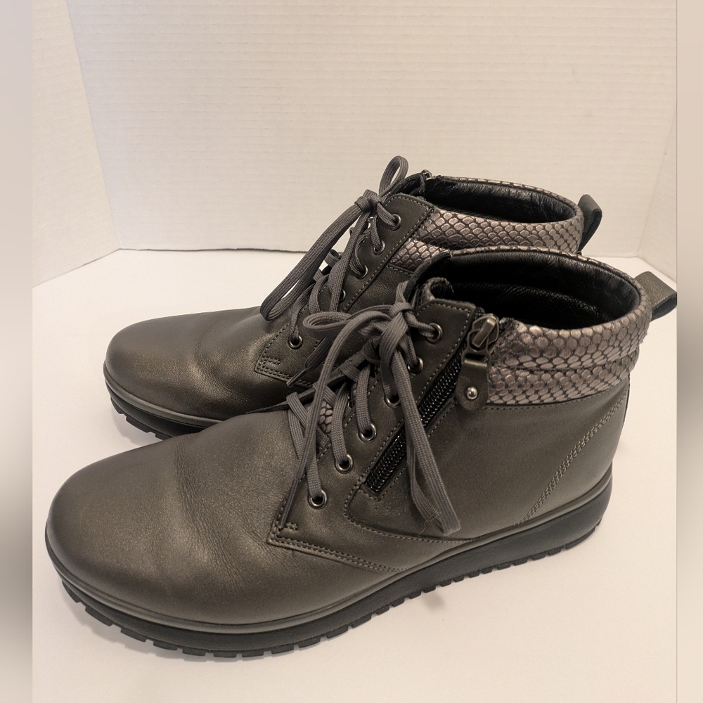 Joya NWOB Wilma II Leather Sz.9 Ortholite Comfort Boots